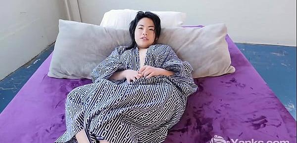 Yanks Babe Cutey Asian Hope Gold Playing With Her Pussy
